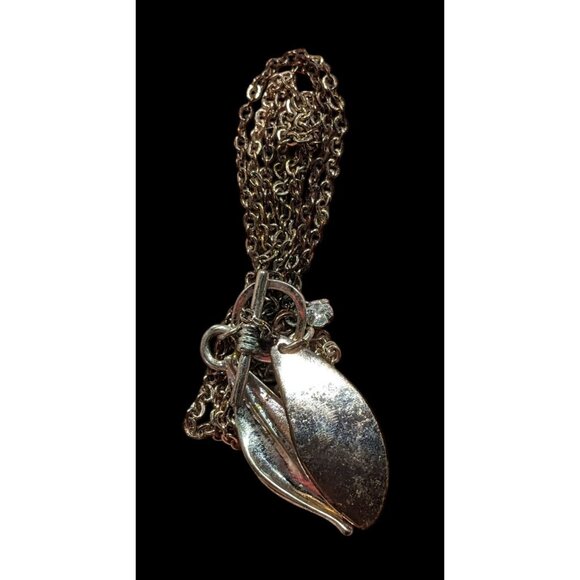 Whimsical Fairycore Leaf Charm Toggle Necklace - Picture 3 of 6